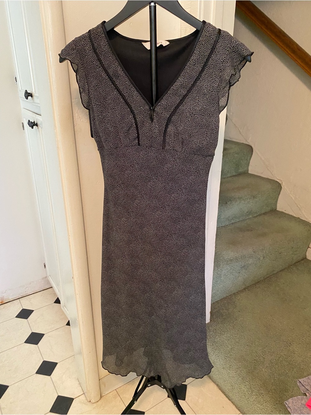 Women’s Speechless Black & White Cap Sleeve V-Neck Midi Dress, size 5